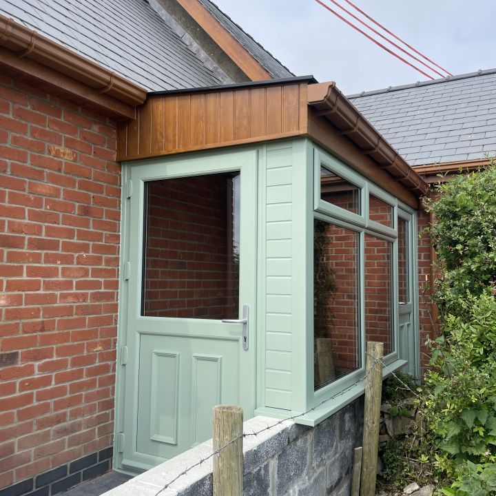 Porch with slate effect roof
